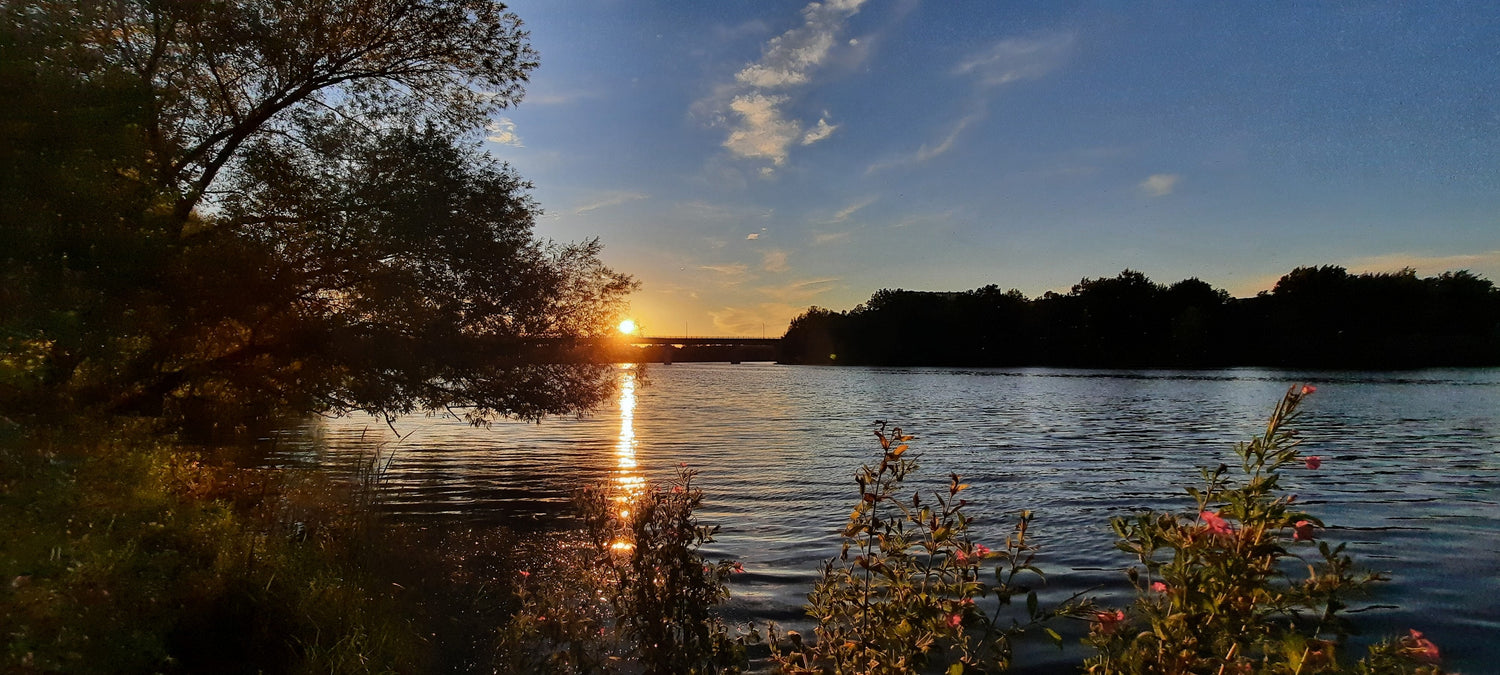 Coucher De Soleil Du 12 Septembre 2021 18H42 (Vue S1) Rivière Magog Sherbrooke. Pont Jacques Cartier
