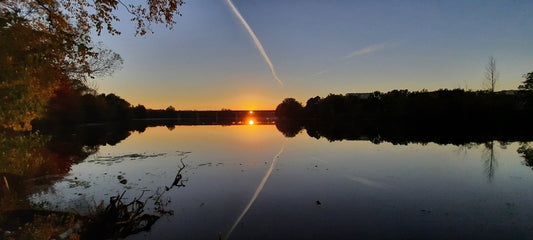Le Reflet Du Coucher De Soleil 6 Octobre 2021 18H07 (Vue 1) Rivière Magog À Sherbrooke. Pont