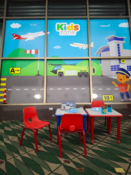 Trouve David dans la zone pour enfants au Costa Rica